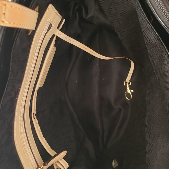 Michael Kors purse - Picture 4 of 9